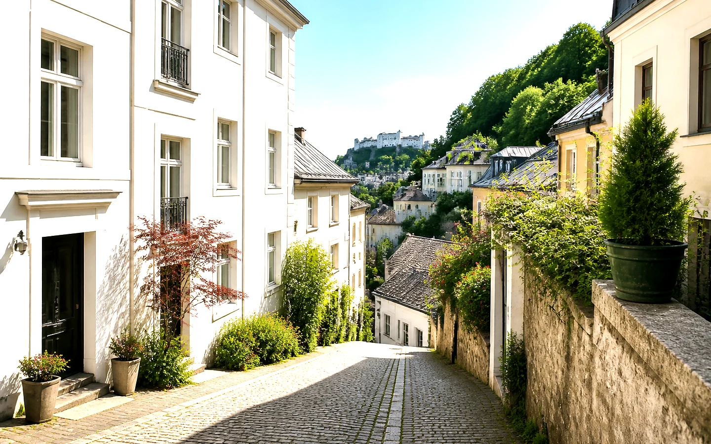 Altstadthäuser an einer Gasse – KI-Symbolbild